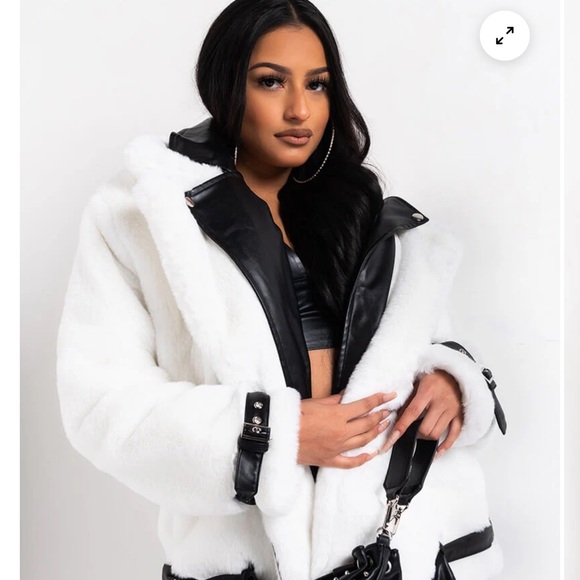 The Akira Label Montego white Faux Fur Biker Jacket Women’s Small NEW - Picture 2 of 16